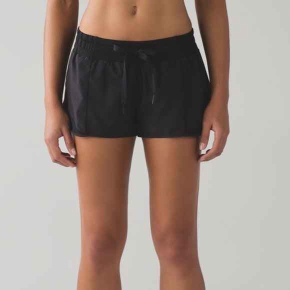 Lululemon Hotty Hot Short Black (First Release) *2.5" size 6 - Picture 9 of 16
